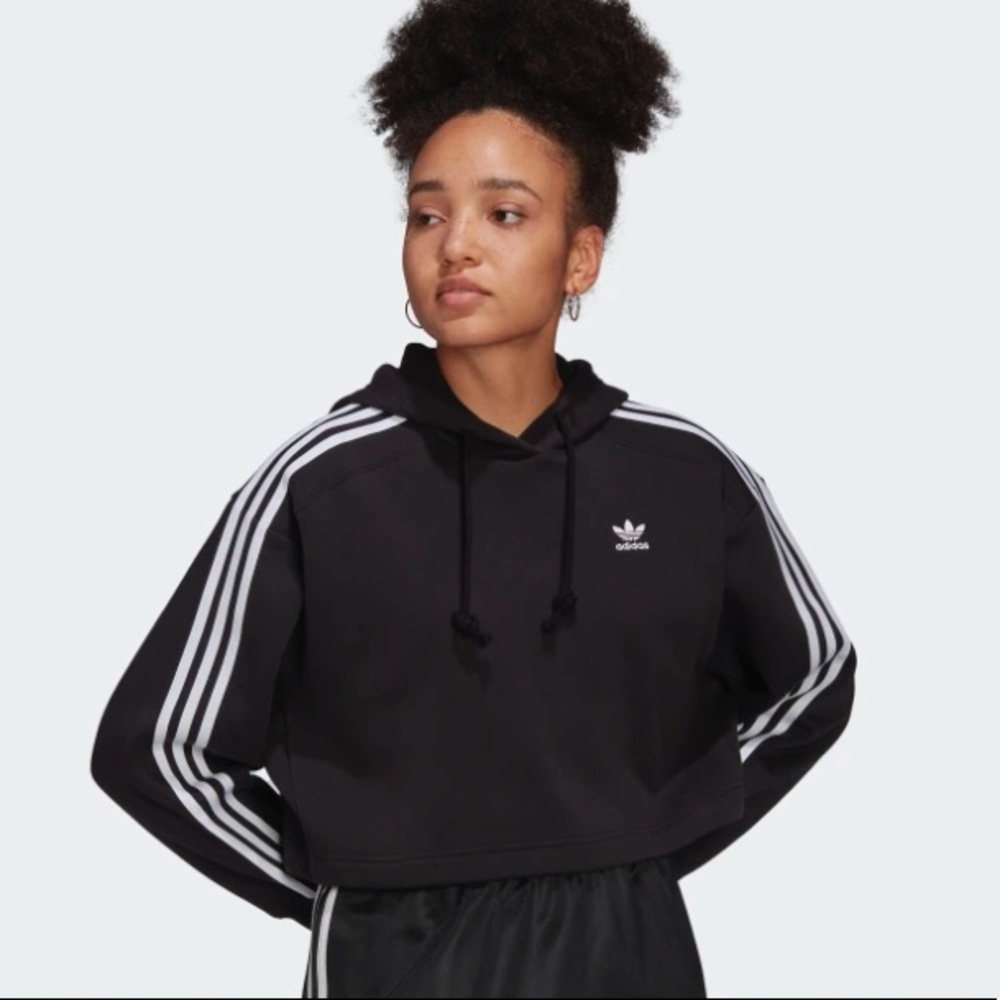 Adidas Adicolor classics crop hoodie in black!! Size Large